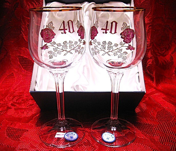 SET PAHARE CRISTAL BOHEMIA ANIVERSARE 40 ANI DECOR GRAVAT CU TRANDAFIRI 17.5 CM