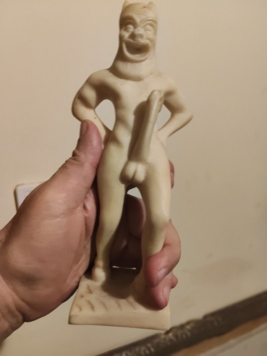 Statueta deosebita faun