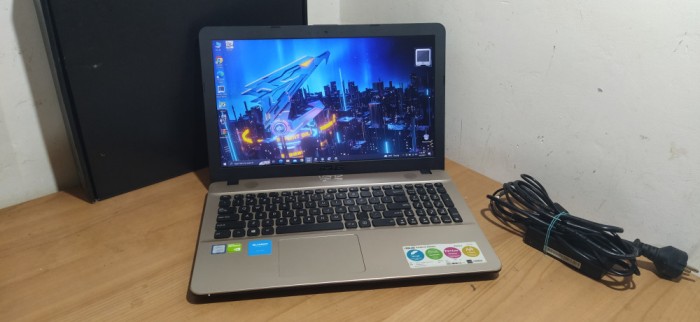 Asus i5 7200U 8Gb DDR4 2video Nvidia GT 920 FHD hdd /ssd Laptop X541uj