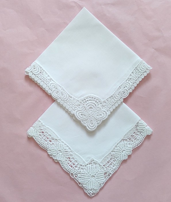 Lot de 2 batiste Vintage cu margine de dantela lucrata manual