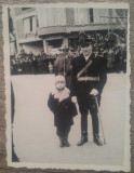 Ofiter roman cu un copil la parada// perioada interbelica, Romania 1900 - 1950, Portrete