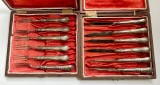 Set 6 persoane Tac&acirc;muri anii 1900, 6 cuțite și 6 furculițe cu m&acirc;nerul din Argint, &icirc;n cutiile originale, Moderna (1970 -acum)