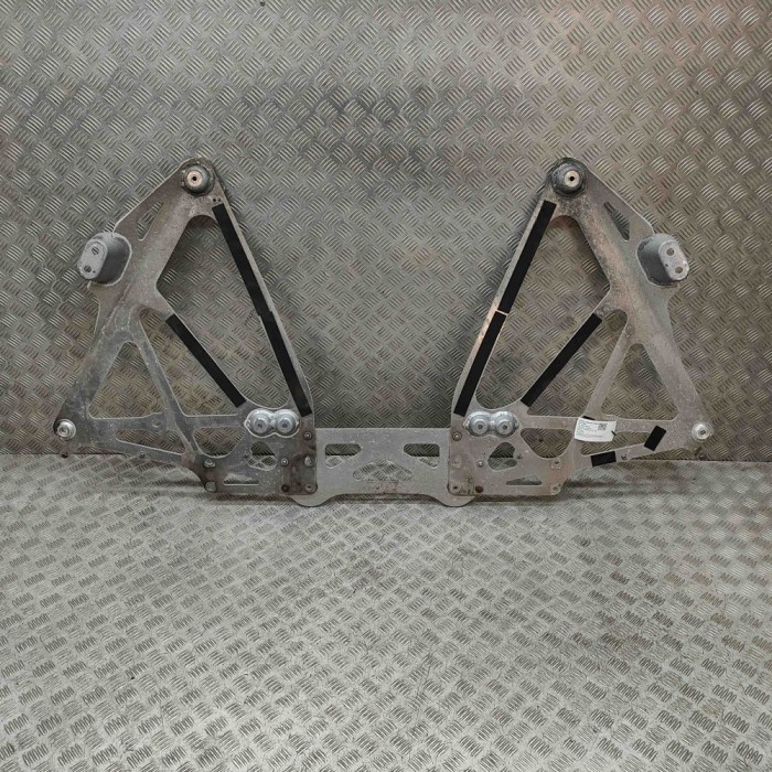 Scut motor central spate BMW 3 G20, G80, G28 M3 Competition 2021 OEM: 9504171,9504172