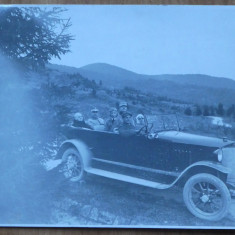 Fotografie din 1926 ; Excursie cu masina prin pasul Paduchiosul spre Brasov