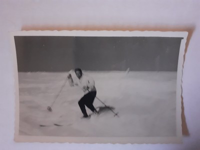 Lot 3 fotografii dimensiuni 6/9 cm din Piatra Arsă județul Prahova &amp;icirc;n 1957 foto