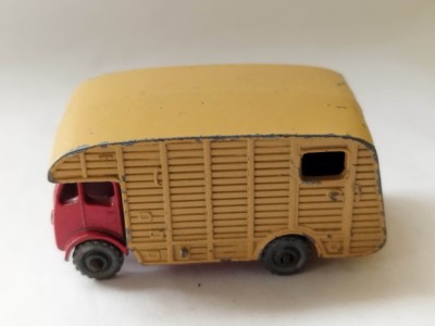 bnk jc Matchbox 35a E.R.F Marshall Horse Box GPW foto