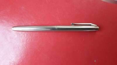 STILOU AURIU MADE IN CHINA , ANII 80 , SCRIE SUBTIRE . foto