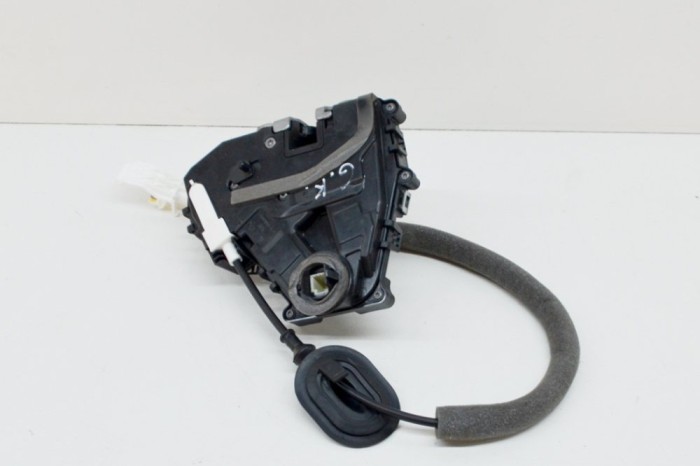&Icirc;ncuietoare ușă st&acirc;nga spate RENAULT CAPTUR J5_ 2020 OEM: 825038786R 11815255