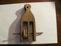 CY - Scripete vechi din lemn / forma si patina deosebite foto