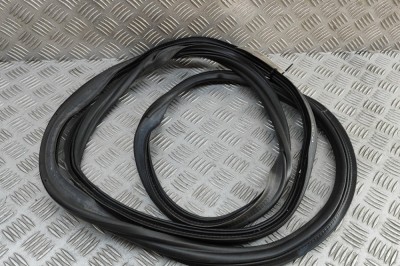Garnitura de cauciuc haion VW T-CROSS C11 2024 OEM: 2GM827705C 31404439 foto