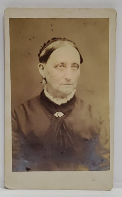 FOTOGRAFIE C.D.V. , STUDIO G.C. GILCHREST , LOWELL , MASS ., DOAMNA CU ROCHIE NEAGRA , SFARSITUL SEC . XIX foto