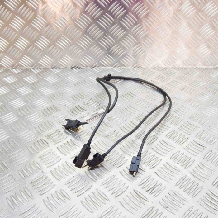 Port USB/AUX-In TESLA MODEL S 2014 OEM: 1004815-08-B,1110053001C | 11609982