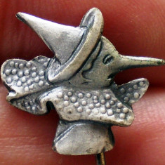 I.105 INSIGNA STICKPIN PINOCCHIO L17mm metal alb