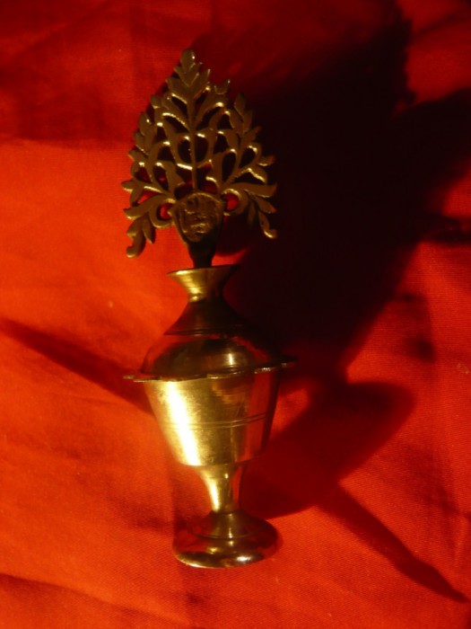 Sticluta veche de parfum , motive orientale , bronz argintat si otel , h=11 cm