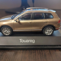 Macheta VOLKSWAGEN TOUAREG 2015 - Herpa, scara 1/43, noua.