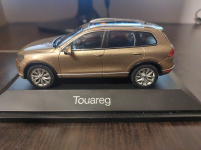 Macheta VOLKSWAGEN TOUAREG 2015 - Herpa, scara 1/43, noua. foto