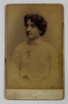 FOTOGRAF NESTOR HECK , IASI , DOAMNA CU ROCHIE ALBA, FOTOGRAFIE C.D.V. , CCA, 1900 foto