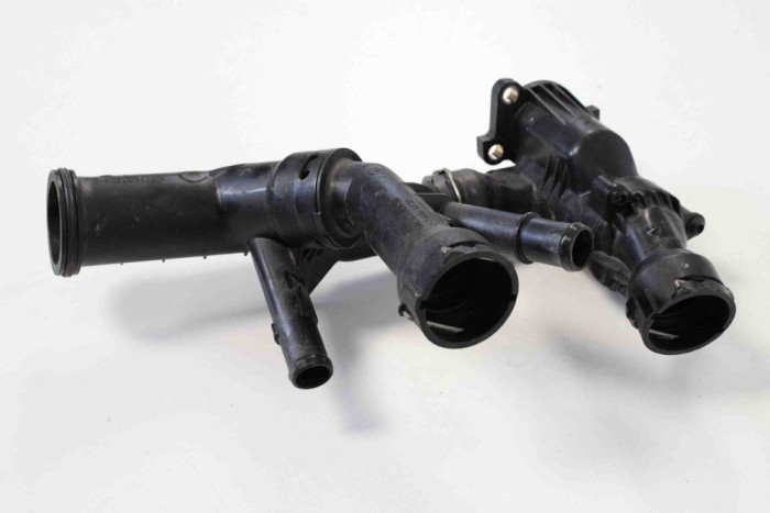 Furtun de lichid de răcire VW SHARAN 7N1, 7N2 2010 OEM: 04L121111H04L121026Q 10011375