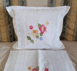 Set 2 Fete de pernuta, Vintage din bumbac cu broderie manuala tip quilt, aplicata.