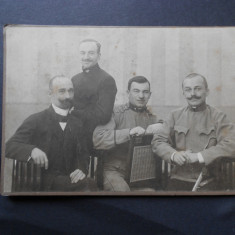 Fotografie veche cartonata, anul 1915, soldati romani, Atelier din Targu Mures