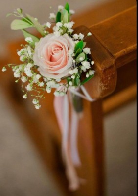Inchiriere Decor elegant pentru scaune invitati sau bancute biserica foto