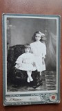 Fotografie pe carton, doua fetite, perioada interbelica
