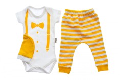 Set 3 piese body, pantalon si caciula cu bretele si papion bebelusi 0-9 luni