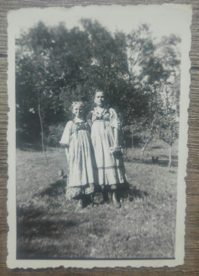Doua fetite// August 1938, foto foto