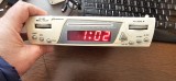 RADIO CU CEAS SUPERIOR , FUNCTIONEAZA .
