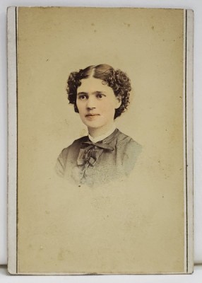 FOTOGRAF CH. REUTLINGER , PARIS , PORTRETUL DOAMNEI HORTENSIA MORTUN , DIRECTOAREA SCOLII PROFESIONALE DE TINERE FETE , FOTOGRAFIE TIP C.D.V. , SFARSI foto