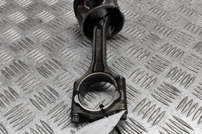 Piston VOLVO V60 2010 OEM: 31339777,31401216 28296787 foto