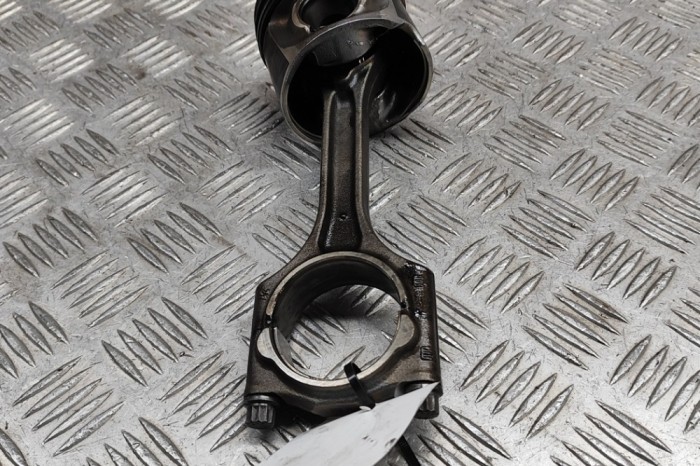 Piston VOLVO V60 2010 OEM: 31339777,31401216 28296787