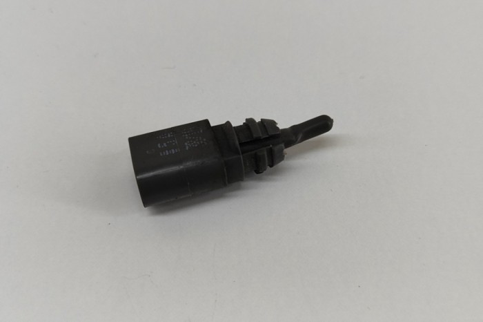 Senzor de temperatură exterioară AUDI E-TRON GEN 2020 OEM: 8Z0820535A 25313700