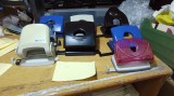 Cumpara ieftin Perforator Metalic Birou, Distanta Standard, Capacitate X Pagini (verifica descrierea)