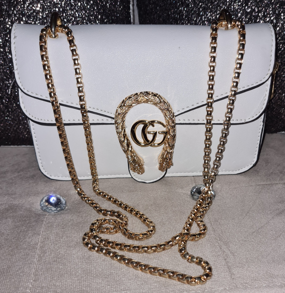 Geanta Gucci piele ecologica alba cu lant auriu noua fara eticheta!! |  arhiva Okazii.ro