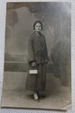 Fotografie tip Carte postala, Femeie cu poseta, 1924