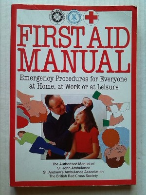 First Aid Manual. Emergency Procedures for Everyoane foto