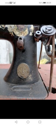 Mașina de cusut Singer foto