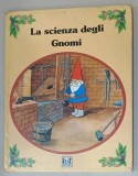 LA SCIENZA DEGLI GNOMI , CARTE ILUSTRATA PENTRU COPII CU TEXT IN LIMBA ITALIANA , 1986