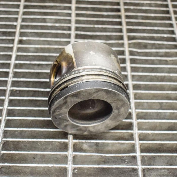 Piston BMW 1 E87 2008 OEM: 7803033 10706052