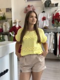 Bluza galbena din bumbac cu floricele aplicate orizontal
