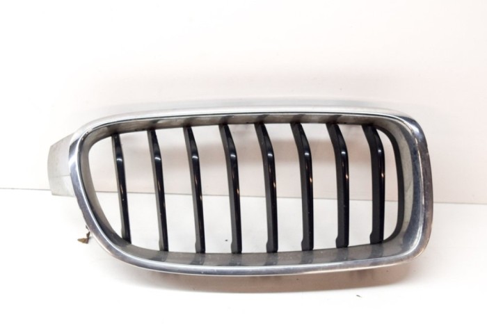 Grila dreapta față BMW 3 F30, F80 2013 OEM: 7260498 13876214