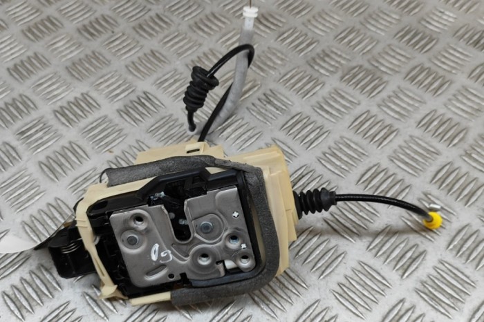 &Icirc;ncuietoare ușă dreapta spate VOLVO XC40 536 2024 OEM: 32131411 28792287