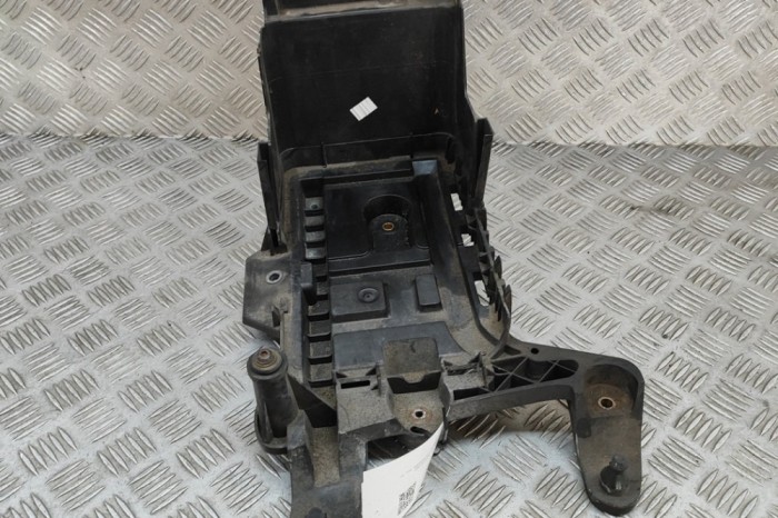 Suport baterie VW PASSAT B7 362 2012 OEM: 1K0915325B,1K0915333 29053380