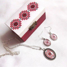 Set cutiuta decorata cu motiv traditional si set bijuterii cu motiv traditional, set cadou 33810