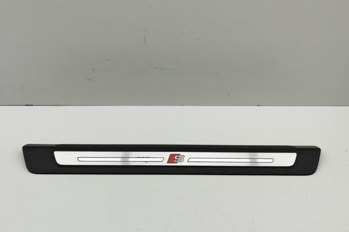 Ornament prag dreapta față AUDI Q5 FY 2017 OEM: 80A947418 | 31798189