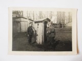 Fotografie originala 94 x 65 mm soldati nazisti langa un post de santinela WWII