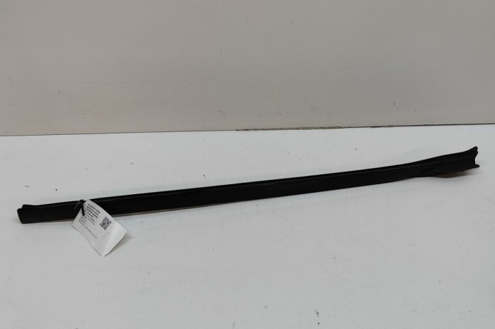 Ornament vertical parbriz dreapta BMW X5 G05 2018 OEM: 7463528 | 25410950