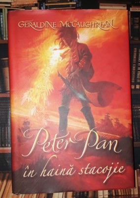 Geraldine McCaughrean&amp;nbsp;-&amp;nbsp;Peter Pan in haina stacojie foto