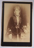 fotografie pe carton / cabinet atelier Romania femeie frumoasa